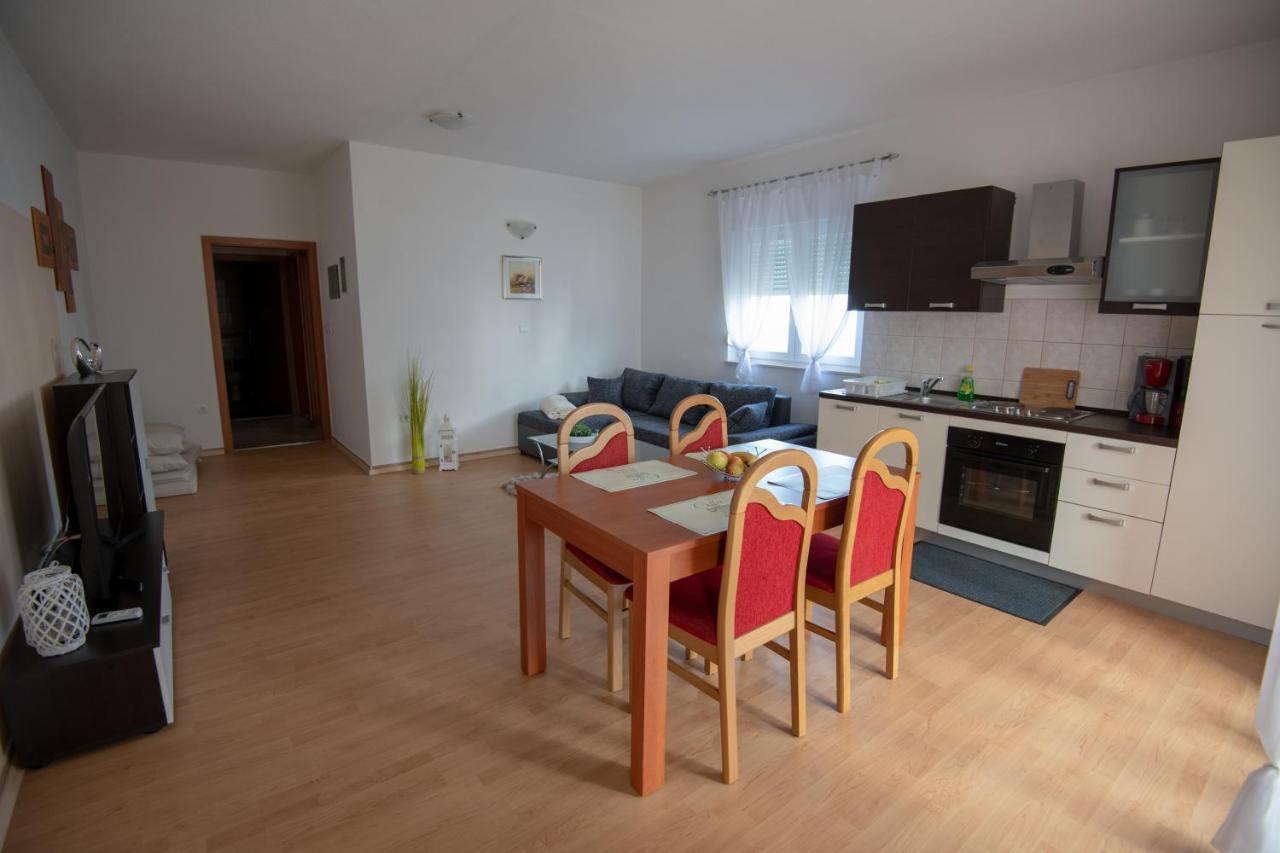 Apartments Mamut Trogir Ngoại thất bức ảnh