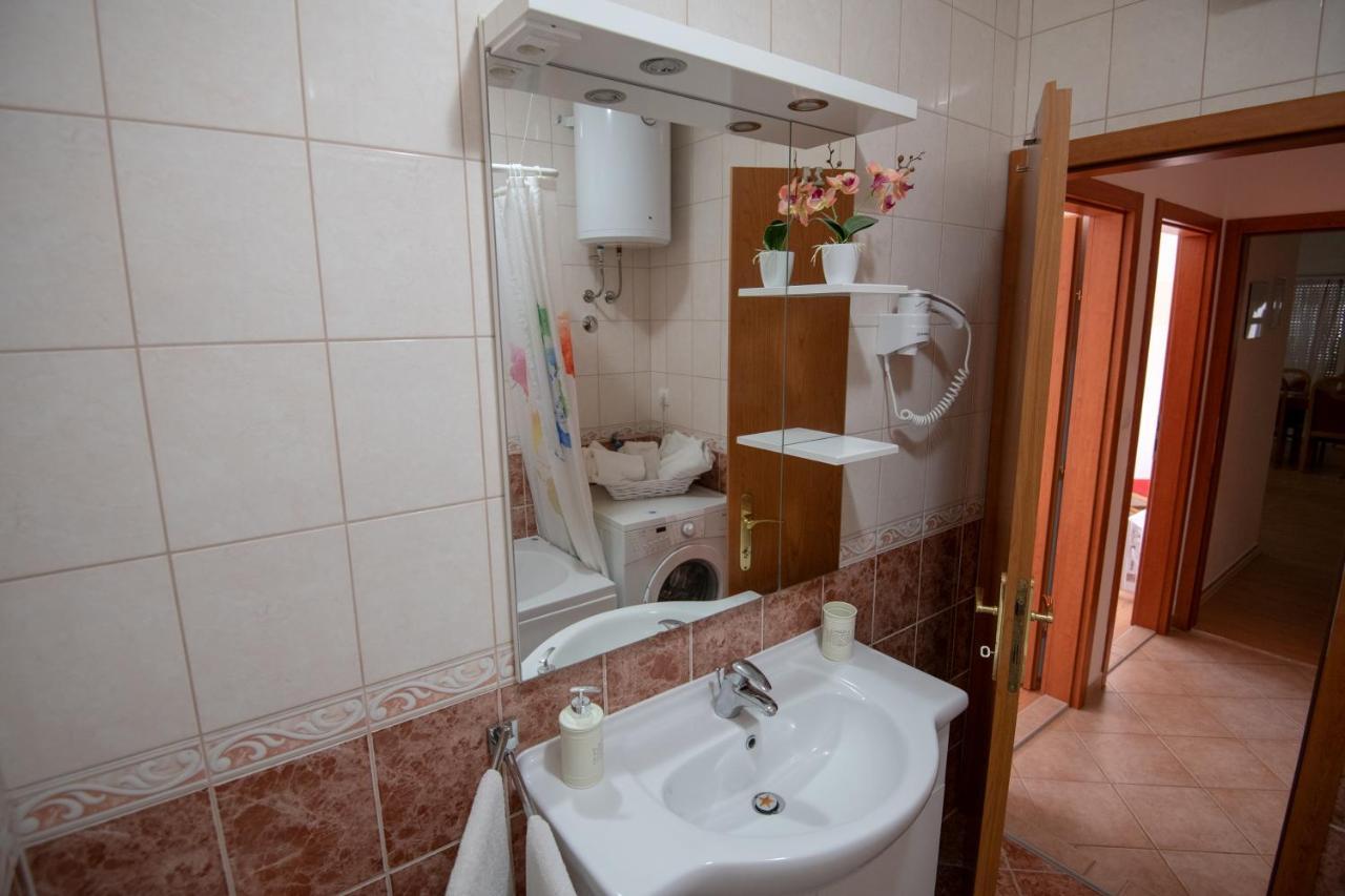 Apartments Mamut Trogir Ngoại thất bức ảnh