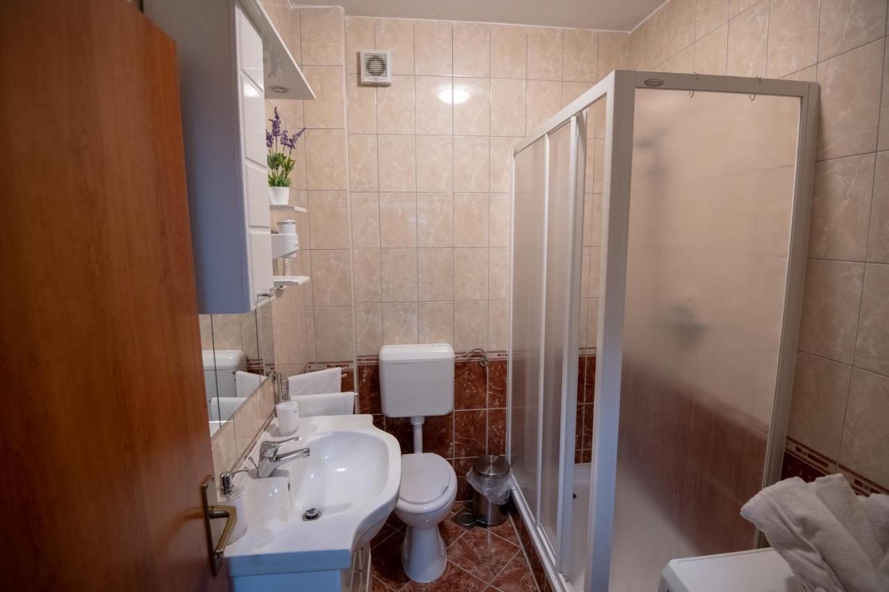 Apartments Mamut Trogir Ngoại thất bức ảnh