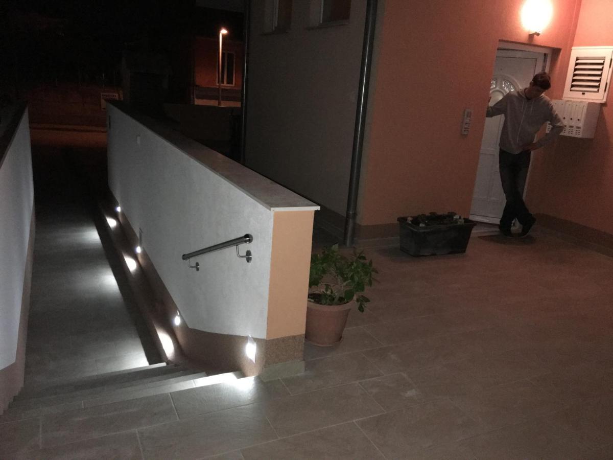 Apartments Mamut Trogir Ngoại thất bức ảnh