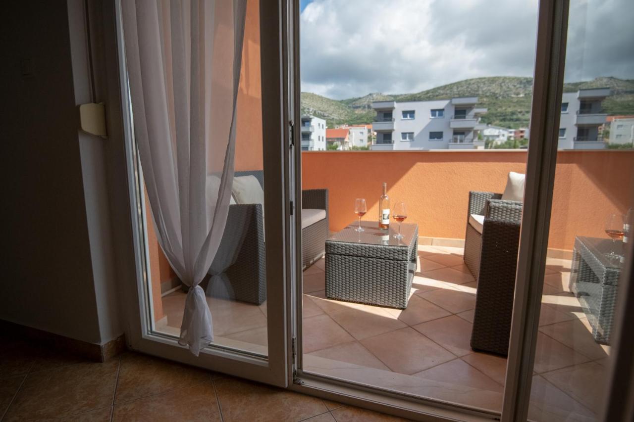 Apartments Mamut Trogir Ngoại thất bức ảnh
