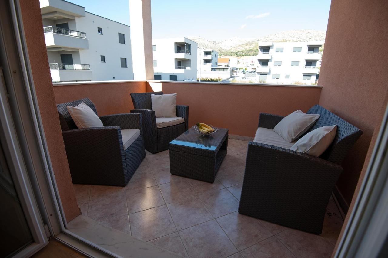 Apartments Mamut Trogir Ngoại thất bức ảnh