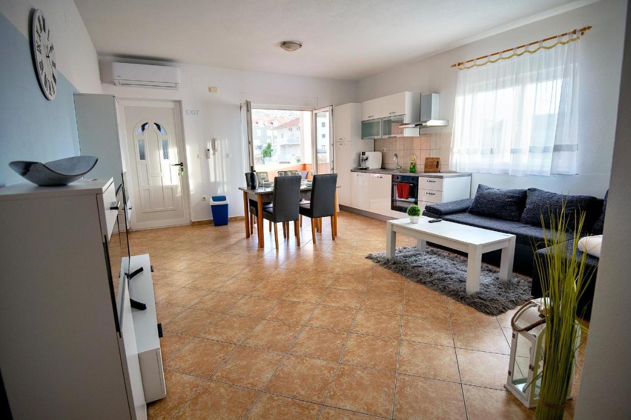 Apartments Mamut Trogir Ngoại thất bức ảnh